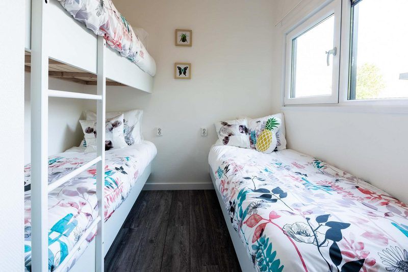 Kinderkamer met stapelbed in Module 5 personen, vakantiehuis in Schin op Geul, Zuid Limburg, ideaal voor gezinnen.