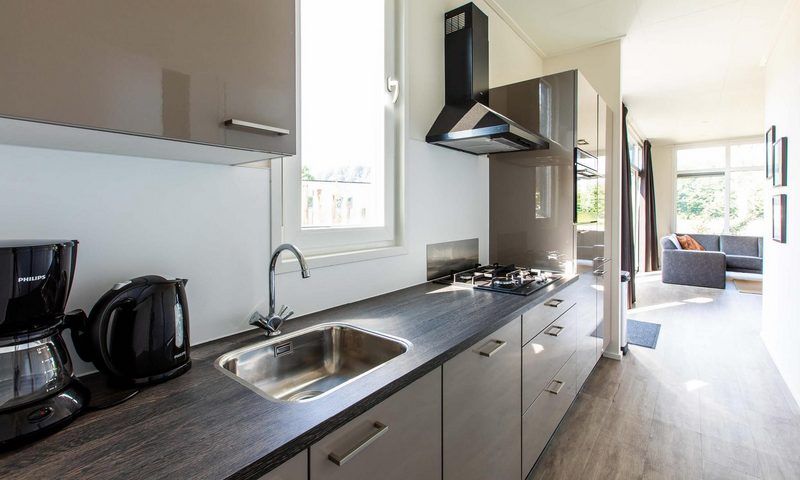 Volledig uitgeruste keuken in Module Special 6 personen Wellness, vakantiehuis in het pittoreske Schin op Geul, Zuid Limburg.