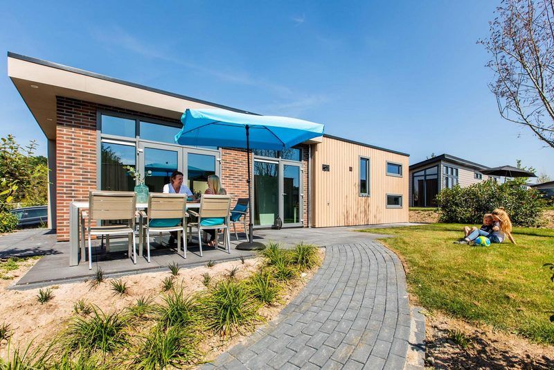 Geniessen Sie die Terrasse im Modul Special fuer 6 Personen in Schin op Geul, Suedlimburg, ideal zum Entspannen in der Natur.