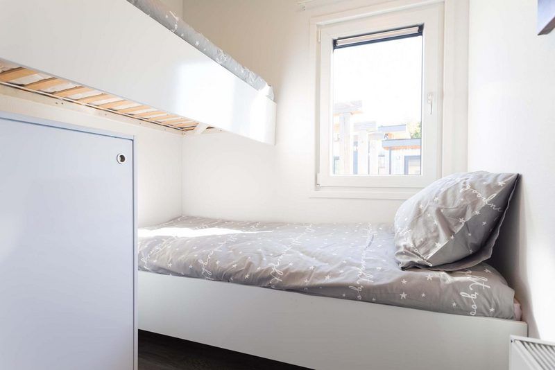 Kinderkamer met stapelbed in Z Module 6 personen Wellness, vakantiehuis in Schin op Geul, Zuid Limburg.