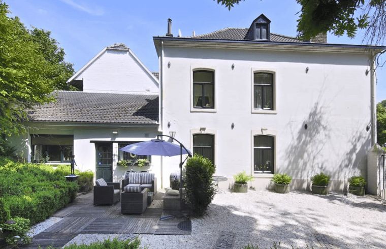 Sunny terrace with comfortable seating at Huisje in Valkenburg, vacation home in South Limburg.