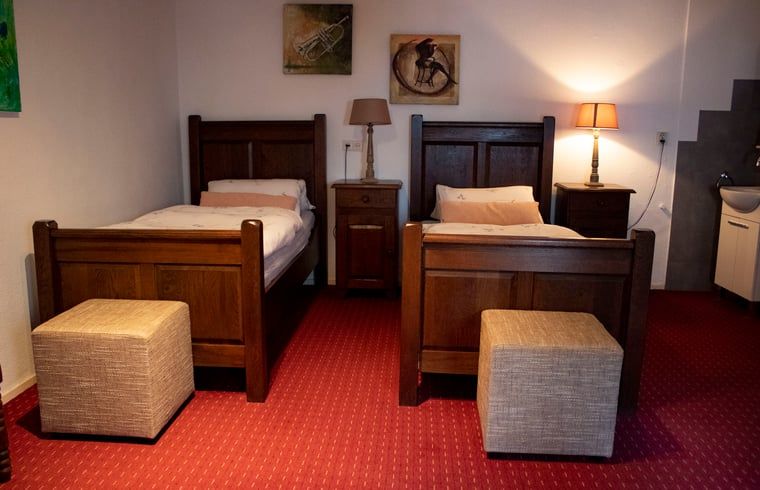 Spacious bedroom with two single beds in Cottage in Valkenburg, vacation home in South Limburg.