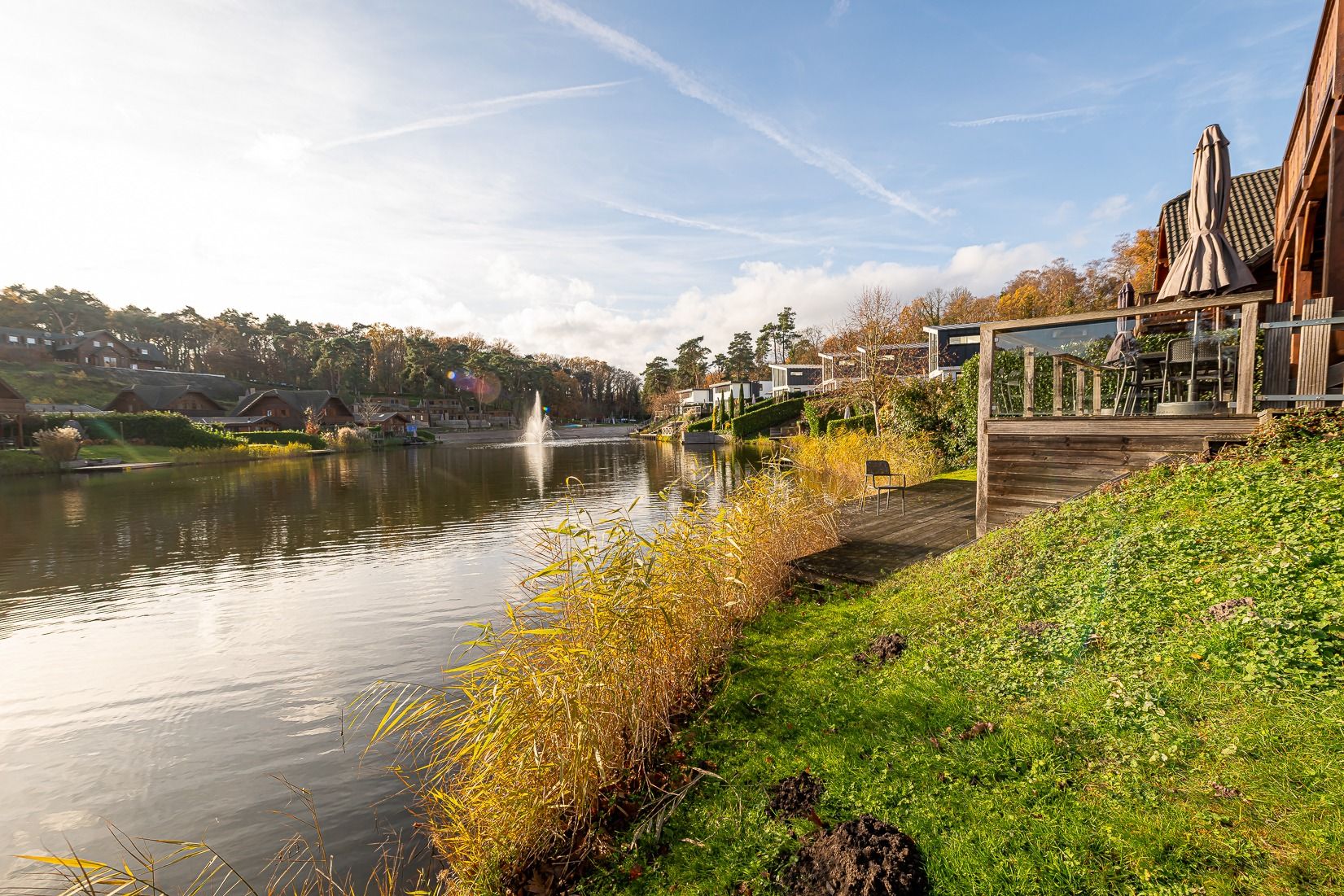 Genieen Sie den Blick auf den See von dem freistehenden Haus in Brunssum, das im malerischen Sdlimburg liegt.