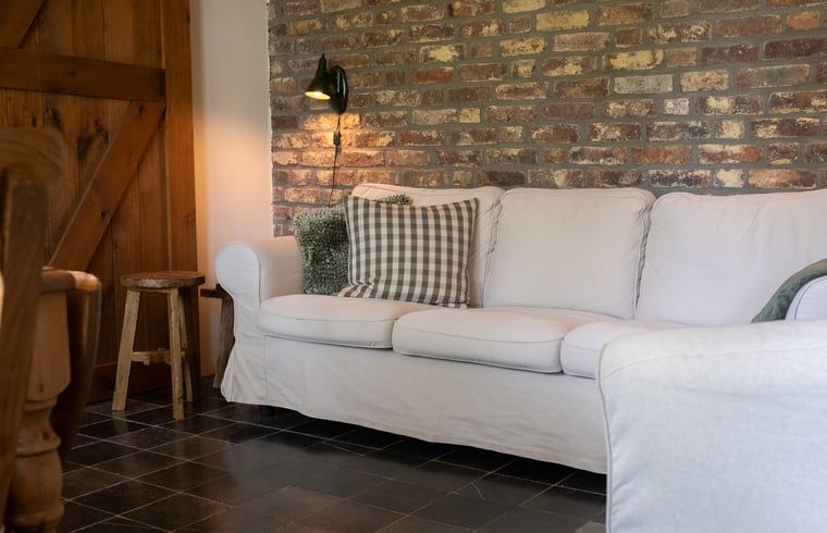 Comfortabele bank in Huisje in Slenaken vakantiehuis in Limburg.