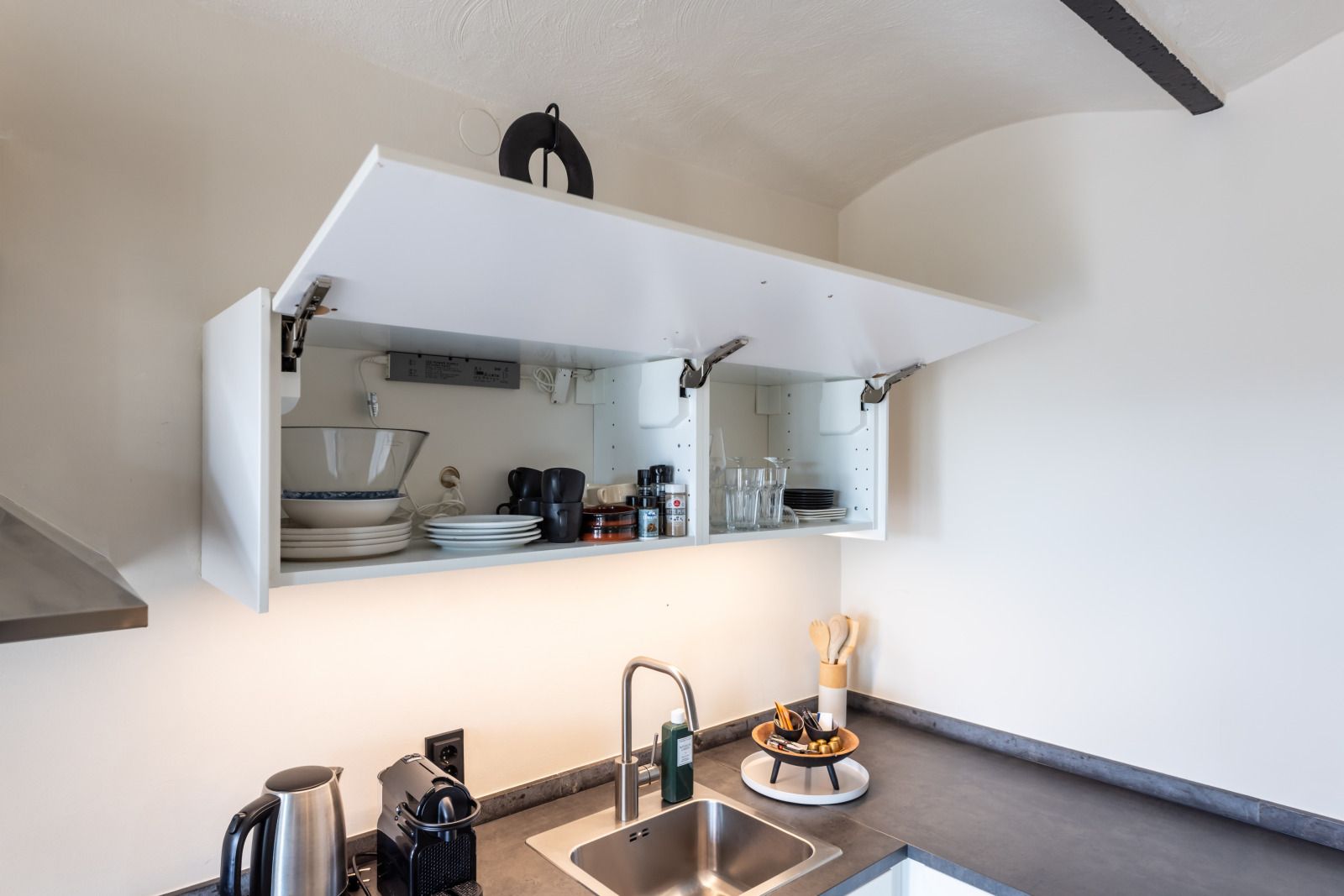 Luxurioeses Badezimmer im Ferienhaus L328 in Epen, Suedlimburg, mit moderner Badewanne und ruhiger Atmosphaere fuer hoechsten Komfort.