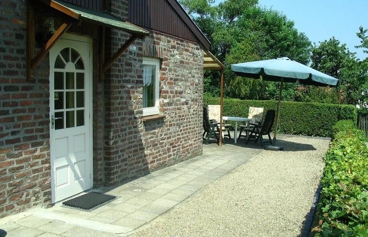 Geniessen Sie die Terrasse des Ferienhauses in Vijlen, das im gruenen Suedlimburg liegt.