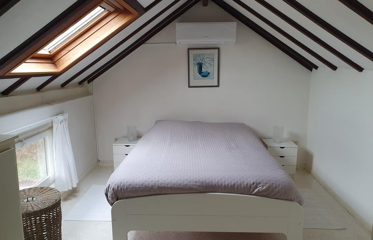 Gemuetliches Schlafzimmer im Ferienhaus in Vijlen, ideal fuer einen erholsamen Aufenthalt in Suedlimburg.