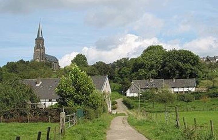 Historische Kirche in der Naehe des Ferienhauses in Vijlen, ein kulturelles Erlebnis in Suedlimburg.