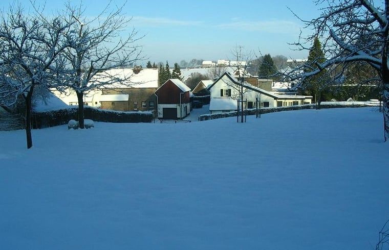Verschneite Landschaft rund um das Ferienhaus in Vijlen, Winterpracht in Suedlimburg.
