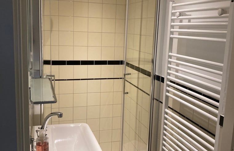 Stijlvolle badkamer in vakantiehuis Sint Geertruid, Zuid Limburg.