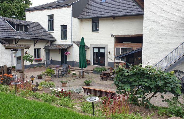 Geniessen Sie den schoenen Garten des Ferienhauses in Valkenburg aan de Geul, Suedlimburg.