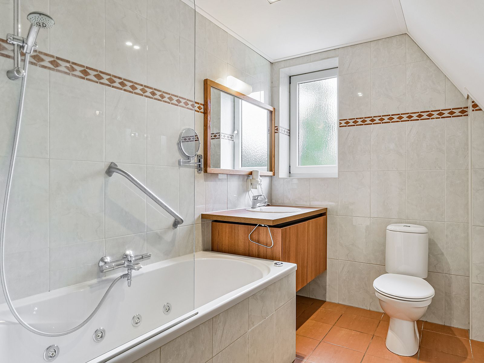 Unterkunft 394536 - Bungalow Zuid Limburg - Kasteeldomein De Cauberg | 10-persoons villa - Extra toegank