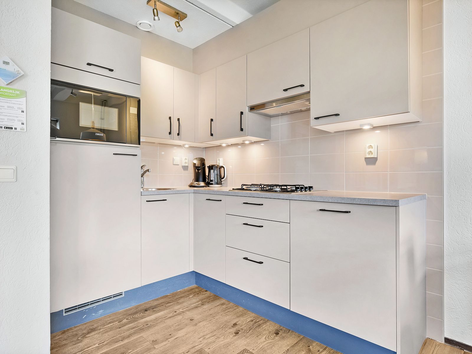 Moderne Kueche und Essbereich im Hoog Vaals 2-Bett-Bungalow 2C1, perfekt fuer kulinarische Abende in Vaals, Suedlimburg.