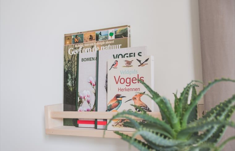 Natuurgidsen en boeken in Vakantiehuis in Scheulder, Zuid Limburg.