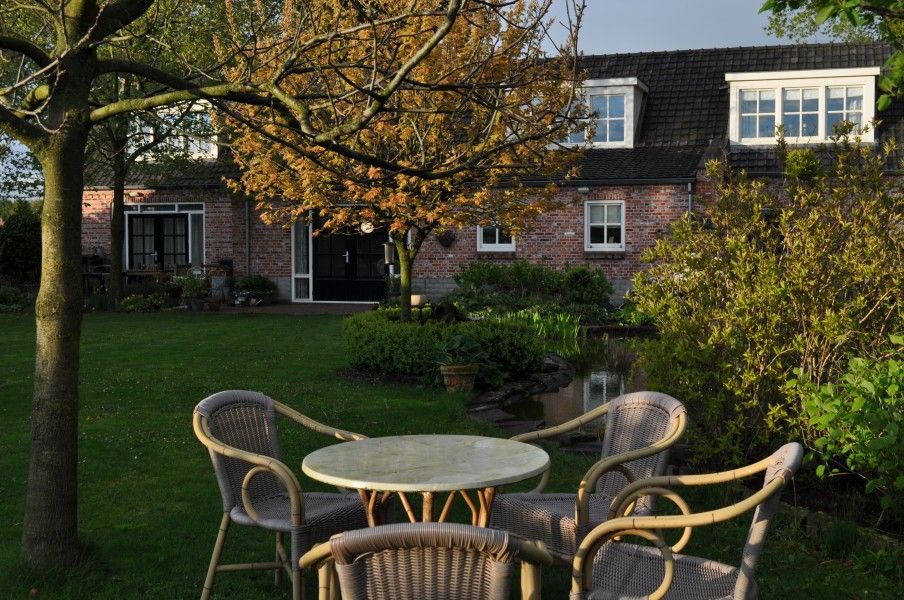 Enjoy the serene garden at B&B bij Kaat in Liessel, De Peel, with an inviting terrace for relaxation.