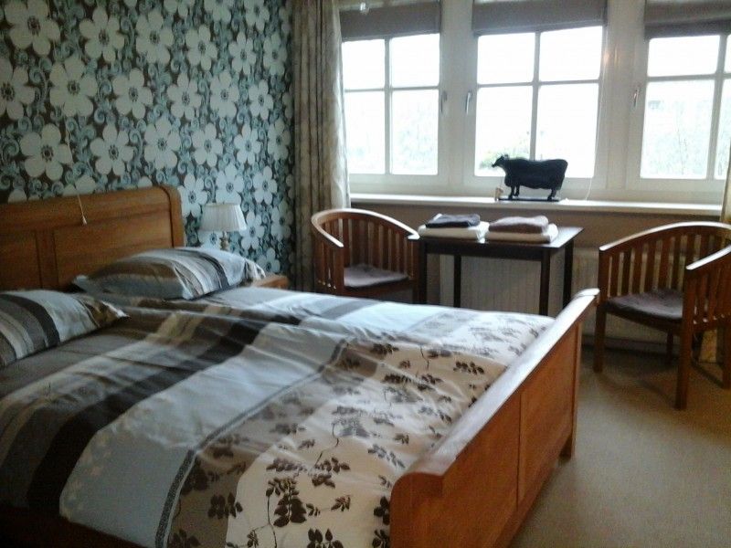 Cozy bedroom with wooden accents in B&B at Kaat, Liessel, De Peel, for a restful night's sleep.