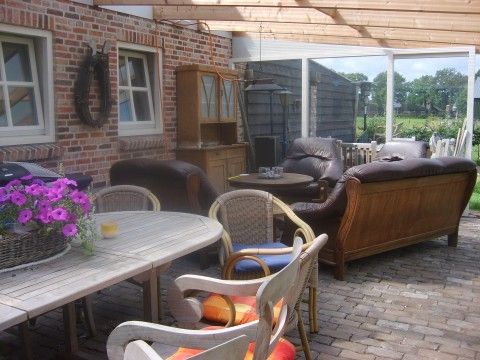Spacious terrace at B&B bij Kaat, Liessel, De Peel, with comfortable seating and a rural atmosphere.