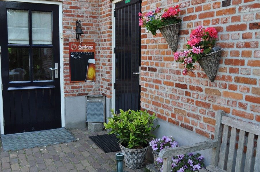 Entrance to B&B at Kaat, Liessel, De Peel, with colorful flowers and an inviting look.
