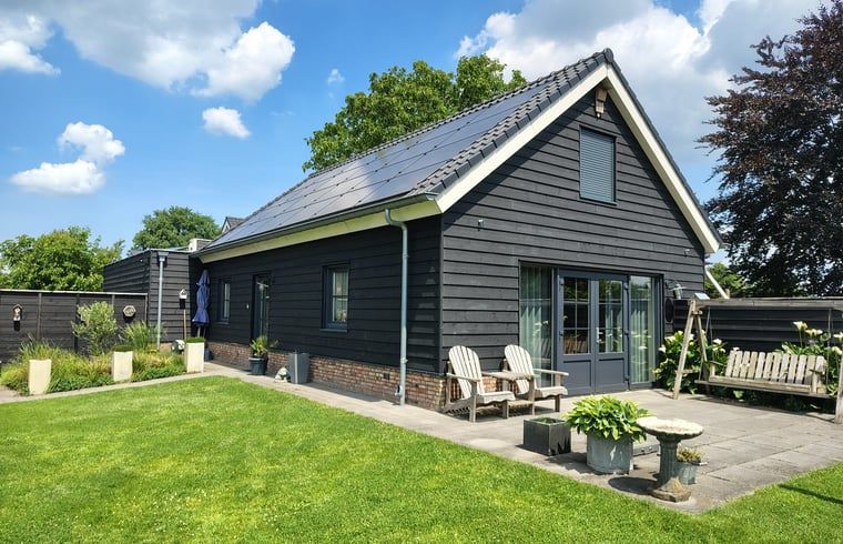 Charming cottage in Zeeland with sunny terrace and green garden in De Peel, North Brabant.