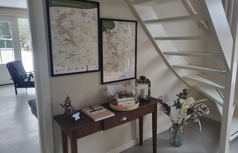 Upstairs sitting area with skylight in Huisje in Zeeland, a restful vacation home in De Peel.