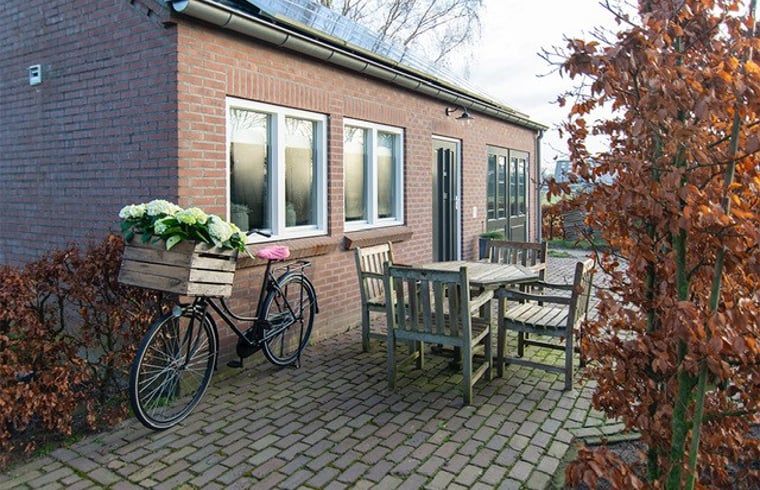 Ferienhaus in Deurne mit schoener Terrasse und Fahrrad, gelegen in De Peel, Nordbrabant.