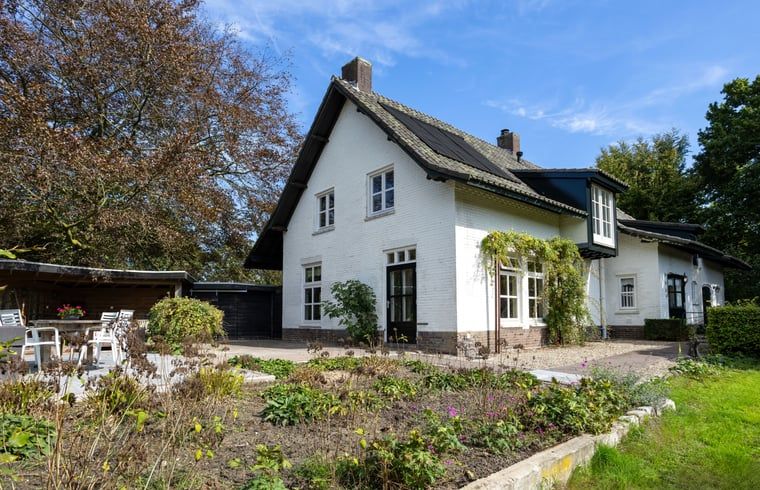 Vakantiehuisje in Deurne, een charmante vakantiewoning in De Peel, Noord Brabant, omringd door natuur en voorzien van een ruim terras.