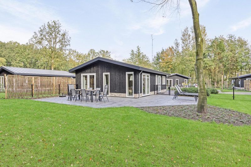Heidehoeve 5-Personen-Ferienhaus in Lage Mierde mit grosser Terrasse und gruener Umgebung in den Kempen, Nordbrabant.