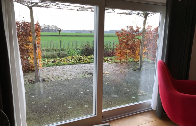 Rustgevend uitzicht vanuit de woonkamer van Huisje in Baarle-Nassau, vakantiewoning in Kempen.