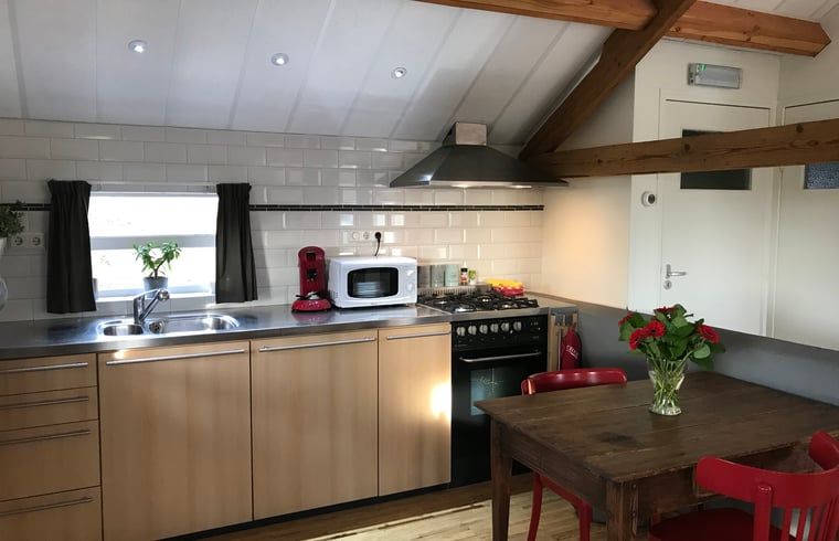 Moderne Kueche im Ferienhaus in Baarle Nassau, ideal fuer einen Aufenthalt in Kempen, Nordbrabant.