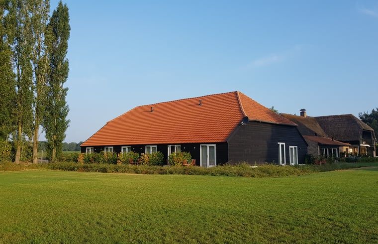 Geraeumiger Garten rund um das Cottage in Baarle-Nassau, Ferienhaus im gruenen Kempen.