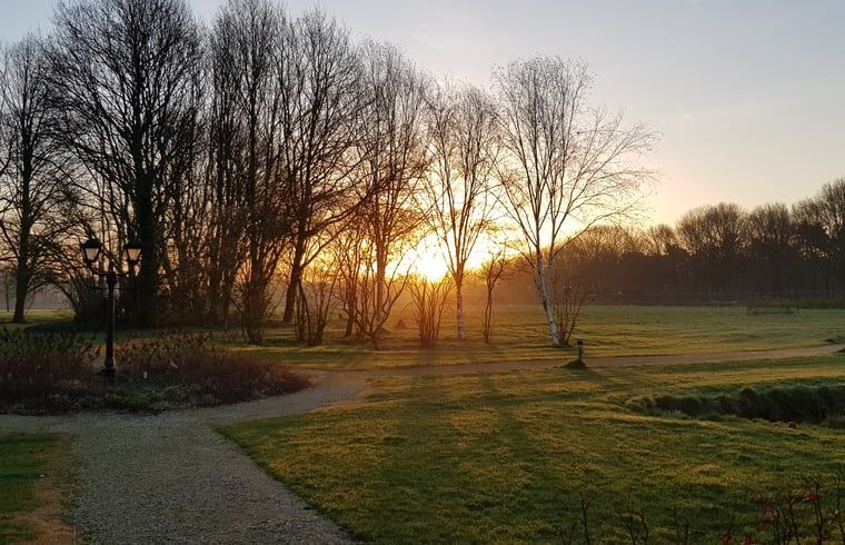 Atemberaubende Aussicht auf den Sonnenaufgang im Cottage in Baarle-Nassau, einer Ferienunterkunft in Nordbrabant.