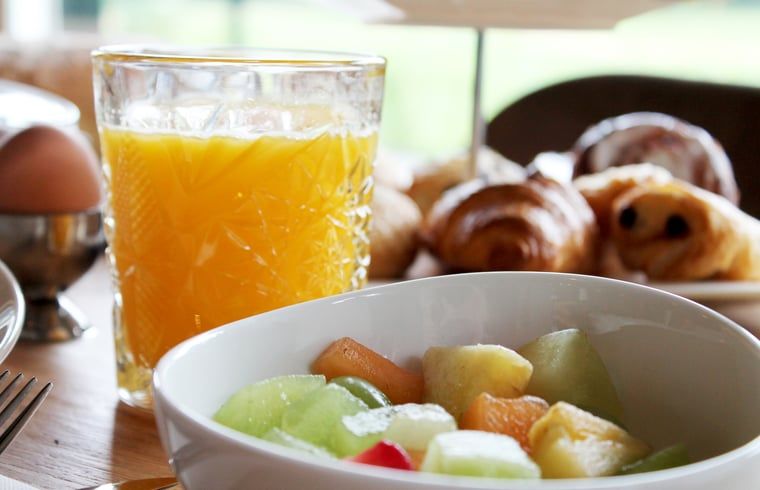 Frisches Obst und Saft zum Fruehstueck im Ferienhaus in Baarle-Nassau, Kempen Ferienhaus.