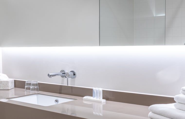 Stilvolles Waschbecken im Badezimmer von Cottage in Baarle-Nassau, Ferienhaus in Kempen.