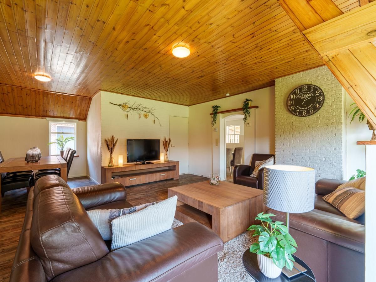 Geraeumiges Wohnzimmer in Achter de Vijf Linden, Ferienhaus in Knegsel, Kempen.