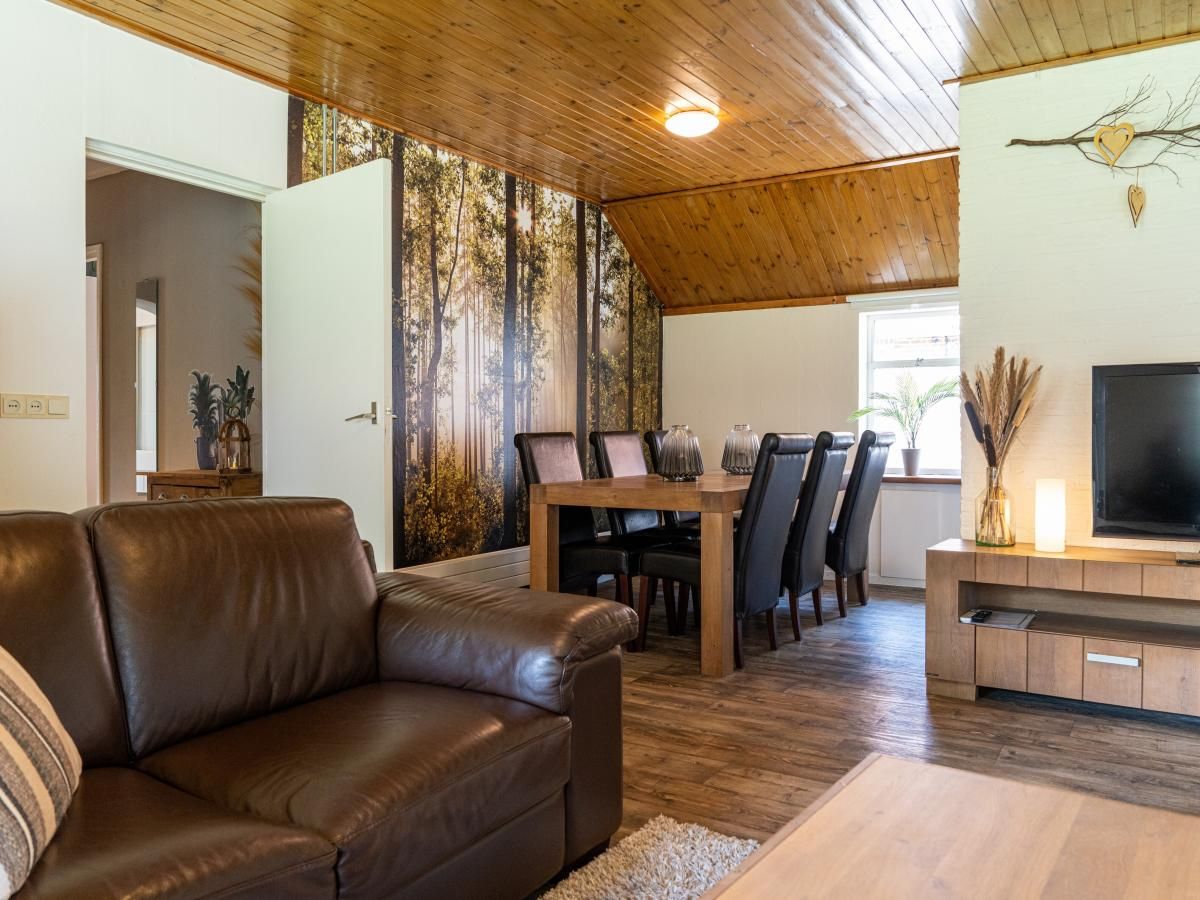 Esszimmer mit Aussicht in Achter de Vijf Linden, Ferienhaus in Knegsel, Nordbrabant.