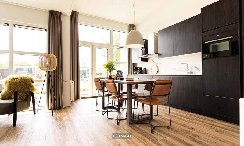 Stijlvolle keuken en eetruimte in Z Module 6 personen Wellness, Cromvoirt, ideaal voor gezellige maaltijden in Noord Brabant.