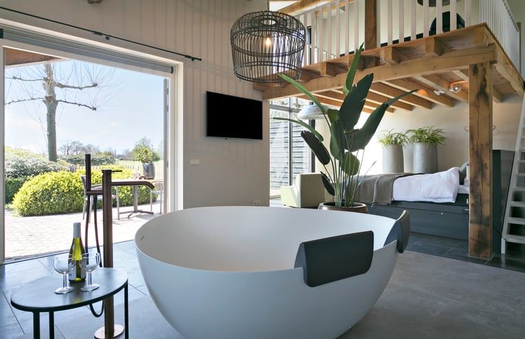 Helles Loft im Ferienhaus in Moergestel, Nordbrabant, mit Panoramablick.