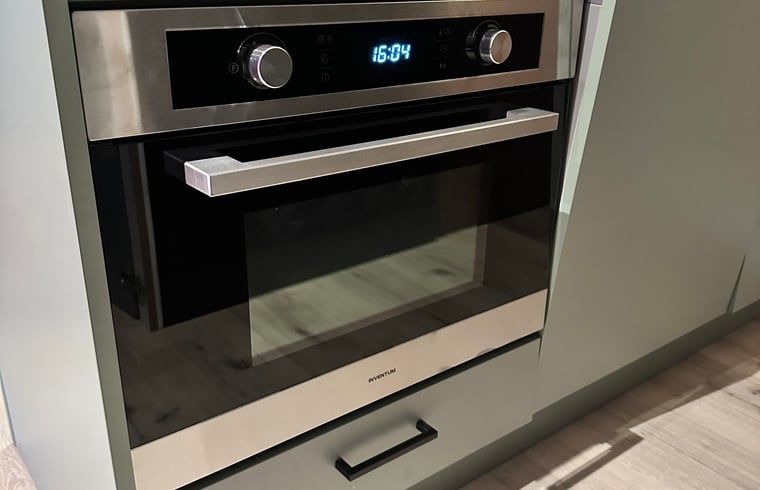 Koffiehoek in Huisje in Moergestel, vakantiehuis in Moergestel, Noord Brabant met koffiezetapparaat.