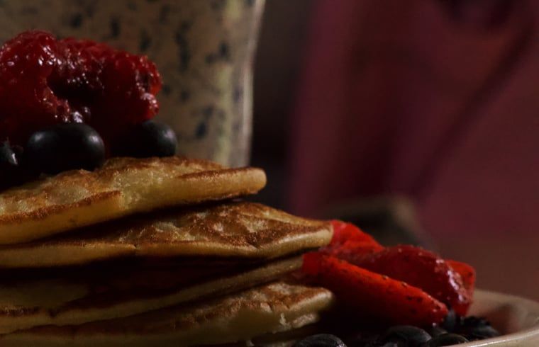 Heerlijke pannenkoeken met fruit in Vakantiehuis in Diessen, Hart van Brabant, voor een smakelijk ontbijt.