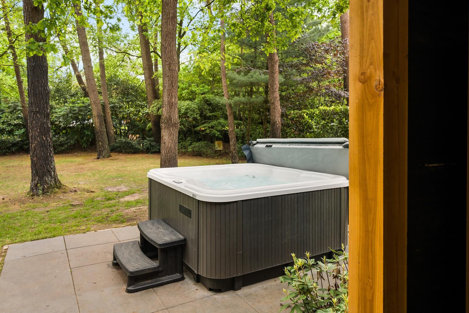 Unterkunft 422131 - Ferienhaus Hart van Brabant - Boshuys met Jacuzzi, Sauna & Veranda | 4 personen