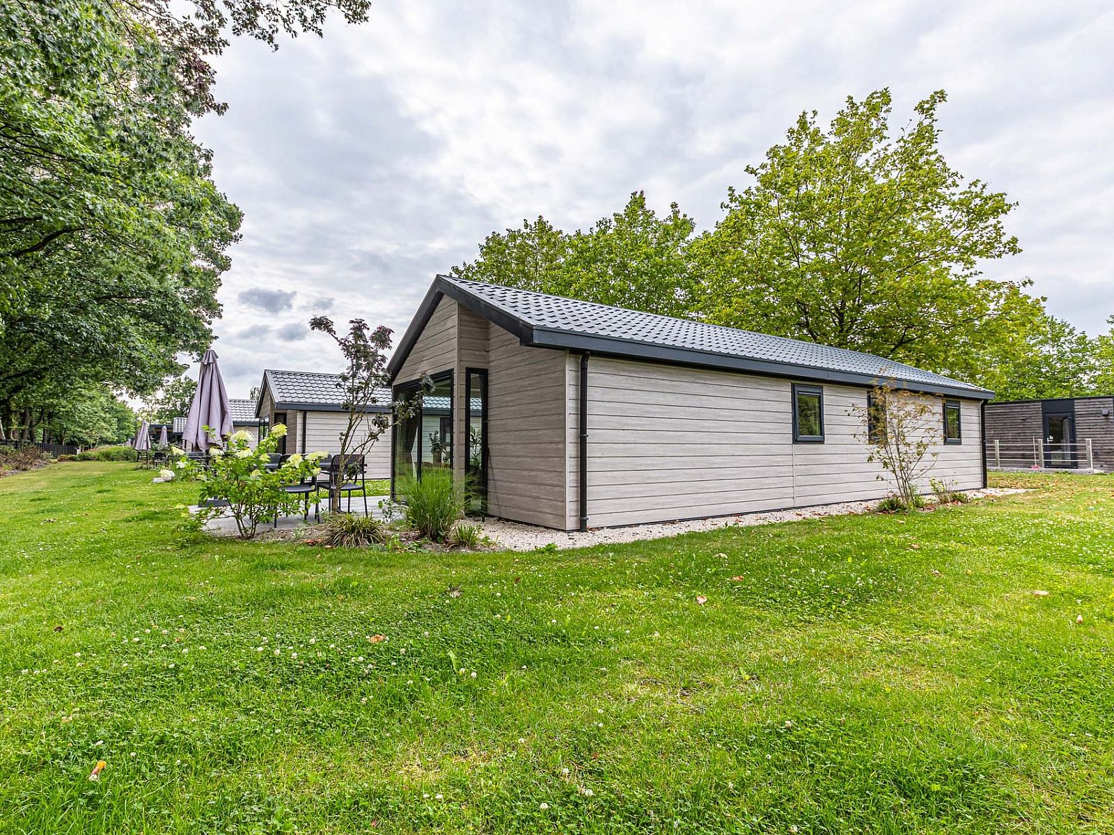 Seitenansicht von Chalet in Kaatsheuvel, Ferienhaus in grner Umgebung im Herzen von Brabant.