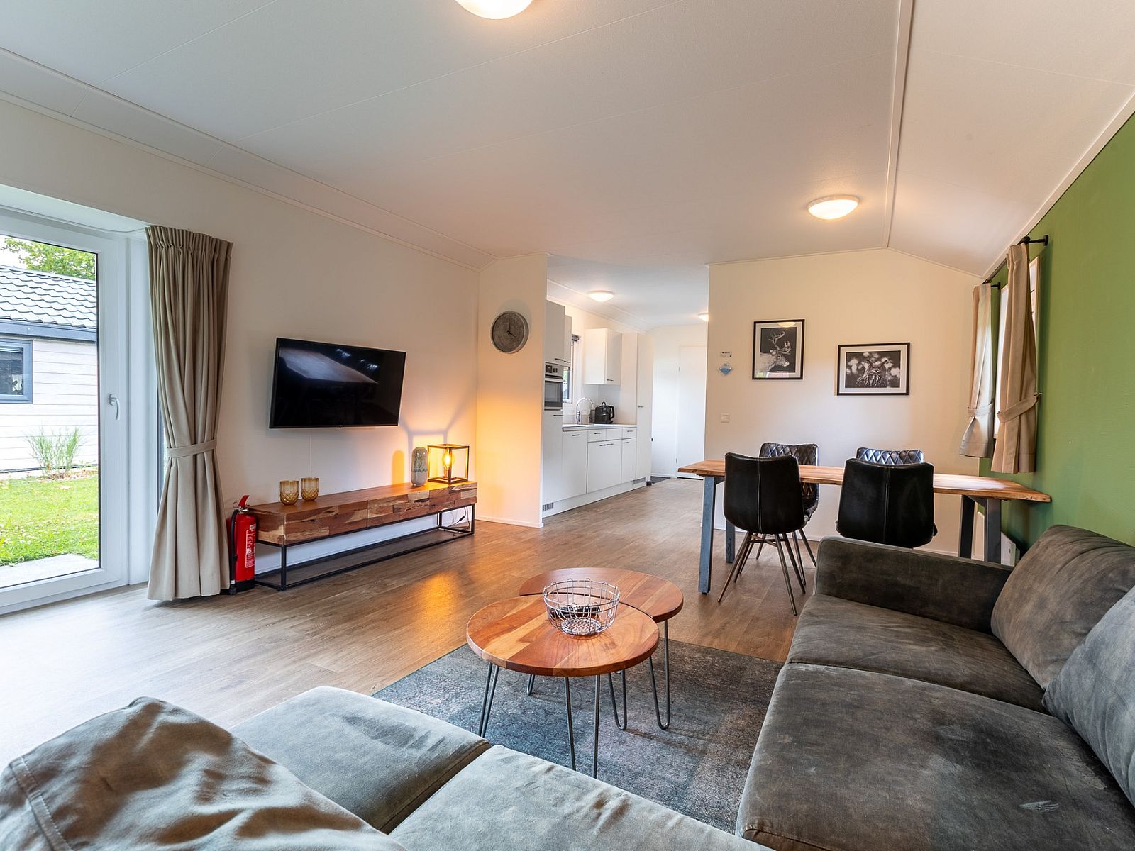 Essecke im Chalet in Kaatsheuvel, modern eingerichtetes Ferienhaus in Hart van Brabant.