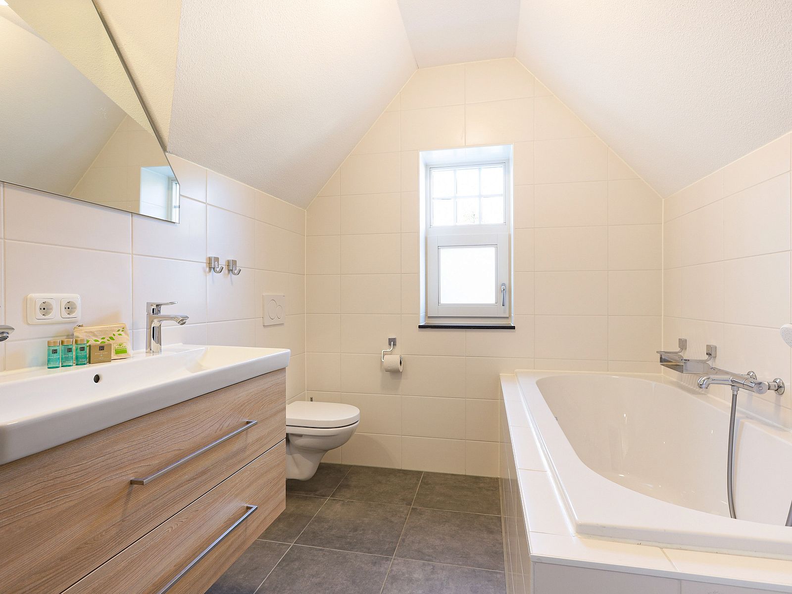 Guest house 4225137 - Bungalow Hart van Brabant - Kaatsheuvel | 10-persoons vakantiehuis | 10L