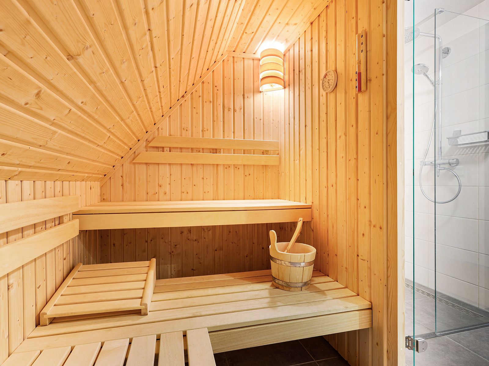 Guest house 4225137 - Bungalow Hart van Brabant - Kaatsheuvel | 10-persoons vakantiehuis | 10L