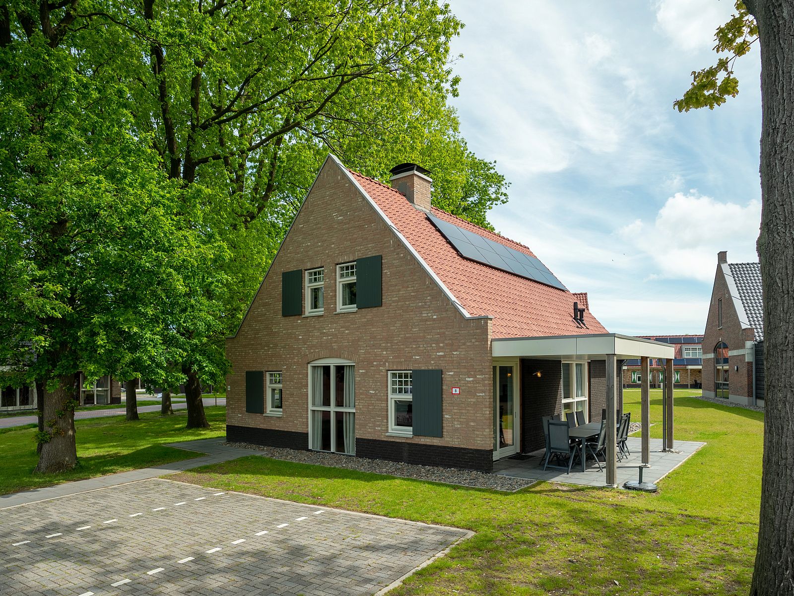 Guest house 4225137 - Bungalow Hart van Brabant - Kaatsheuvel | 10-persoons vakantiehuis | 10L
