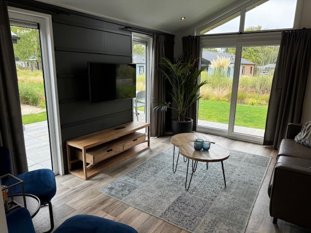 Luxurises Indoor-Chalet in Kaatsheuvel mit Blick auf den Garten in Hart van Brabant.