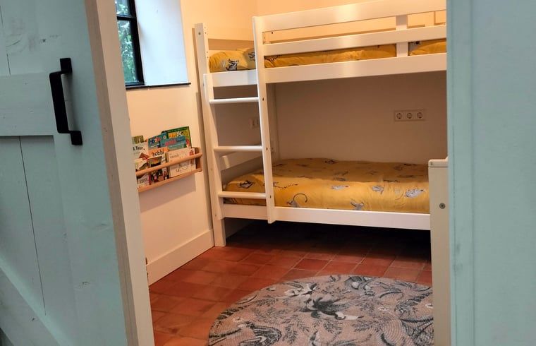 Children's room with bunk beds in Cottage in Kaatsheuvel, vacation home in Hart van Brabant.