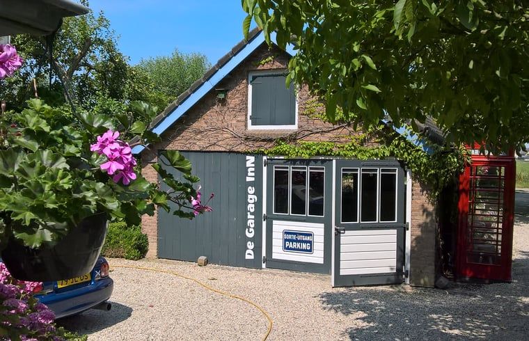 Cottage in Hank, charming cottage in Heart of Brabant, North Brabant, surrounded by greenery and tranquility.