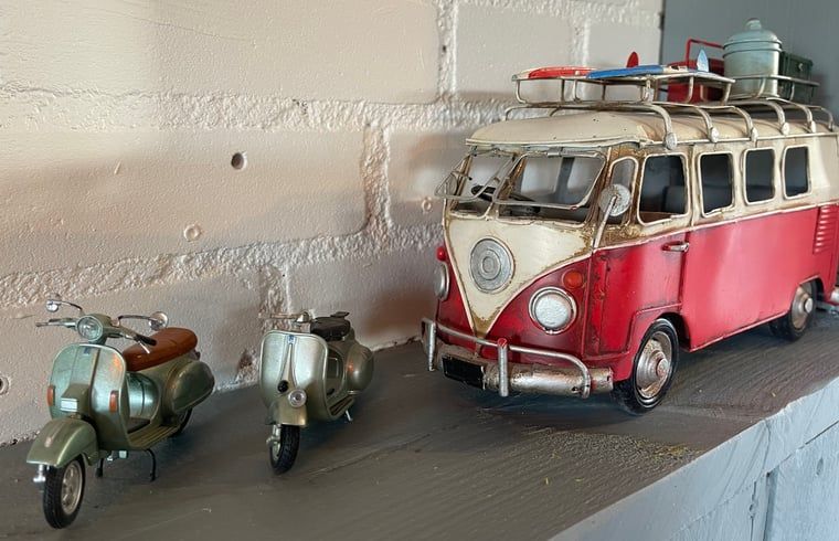 Vintage miniatures in Cottage in Hank, vacation home in Heart of Brabant, North Brabant, give a nostalgic atmosphere.