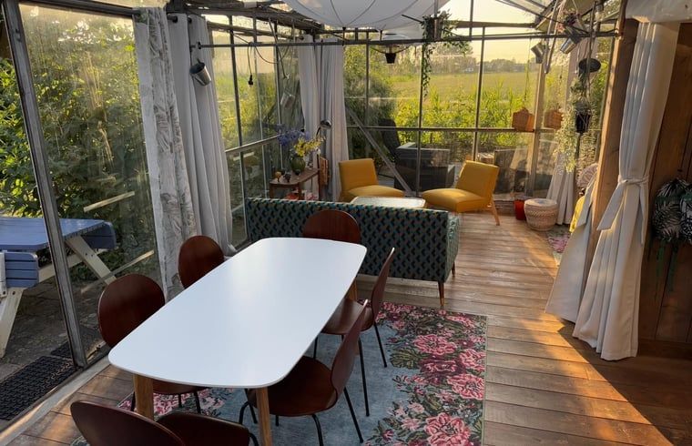 Gezellige binnenruimte van Vakantiehuisje in Hank, Noord Brabant, met uitzicht op de natuur, ideaal voor ontspannen in Hart van Brabant.